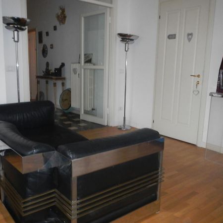 Guesthouse Viale ベルガモ エクステリア 写真